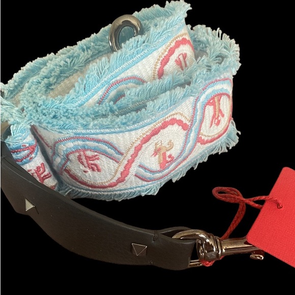 Valentino Garavani Guitar Bag Strap in Leather & Canvas - Picture 16 of 16